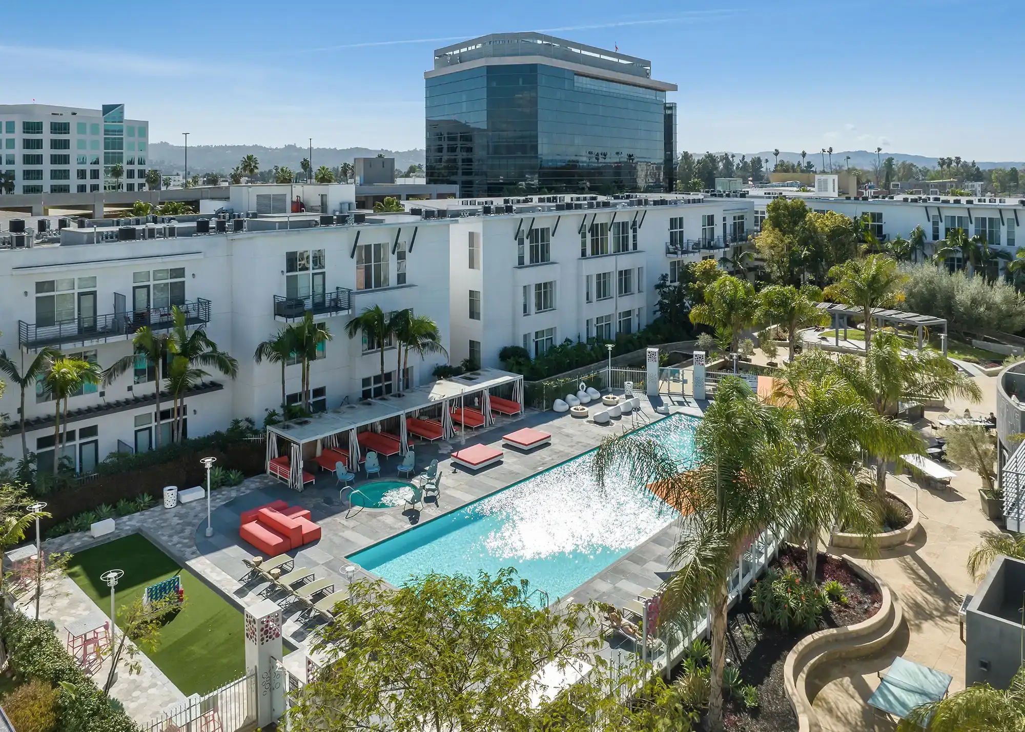 Outdoor pool space at Noho lofts